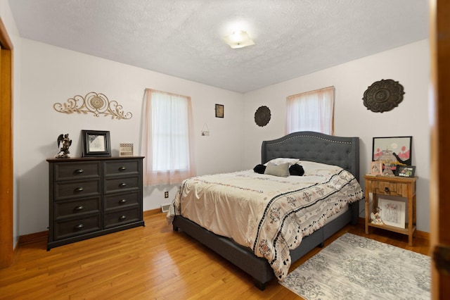 507 Holman Dr, Stanton, KY 40380 - bedroom featuring a textured ceiling, light wood-type flooring, and baseboards