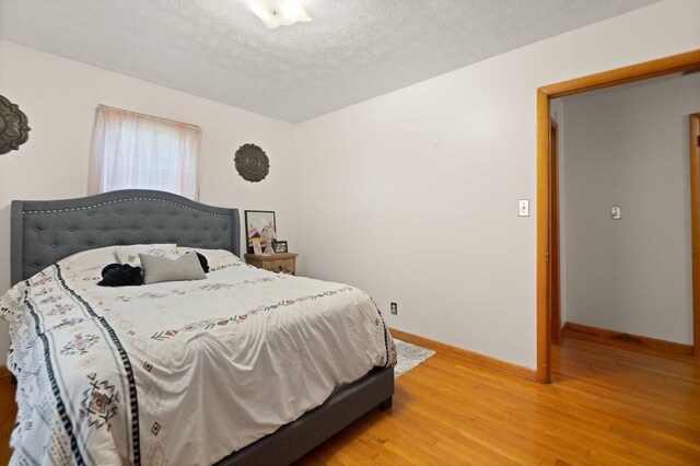 507 Holman Dr, Stanton, KY 40380 - bedroom featuring light wood finished floors, baseboards, and a textured ceiling