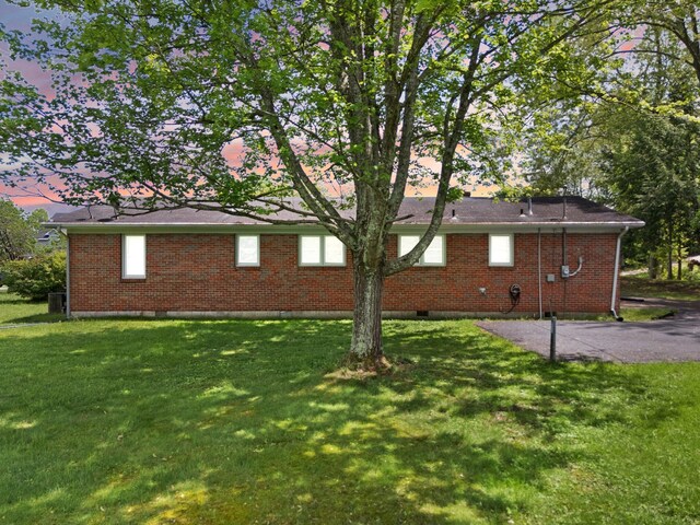 507 Holman Dr, Stanton, KY 40380 - view of side of home featuring a lawn and brick siding
