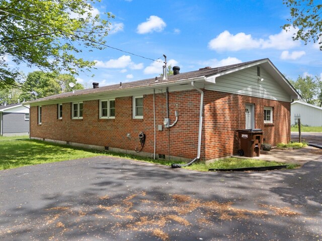 507 Holman Dr, Stanton, KY 40380 - view of side of home featuring brick siding