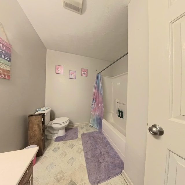 17 Jessica Way, Stanford, KY 40484 - bathroom with toilet, shower / bathtub combination with curtain, vanity, and baseboards