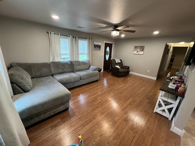 living area featuring baseboards, recessed lighting, wood finished floors, and ceiling fan