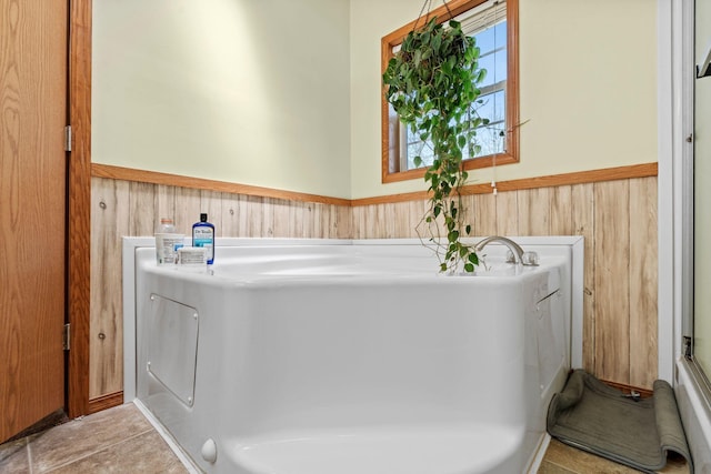 1142 Indian Creek Rd, Sadieville, KY 40370 - bathroom with a washtub and wainscoting