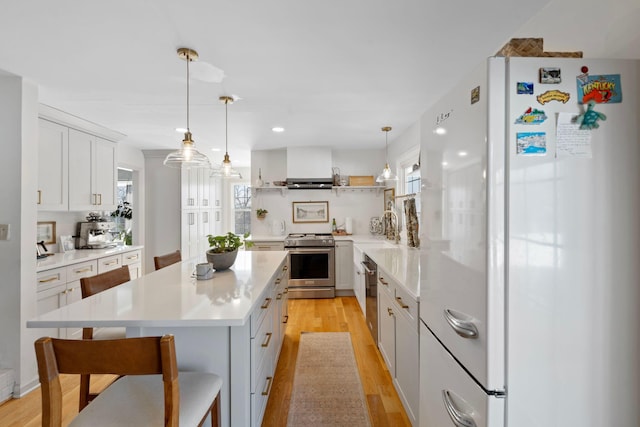 2555 Chrisman Ln, Danville, KY 40422 - kitchen featuring white cabinetry, light wood-style floors, stainless steel appliances, light countertops, and a kitchen island