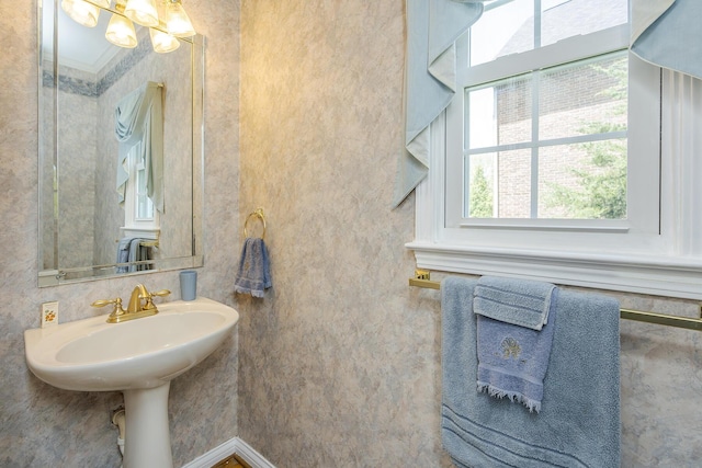 3120 Helmsdale Pl, Lexington, KY 40509 - bathroom featuring a chandelier