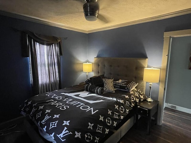 bedroom with baseboards, ornamental molding, wood finished floors, and a closet