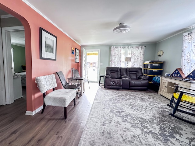 200 Summitt Ave, Somerset, KY 42501 - living area with crown molding, arched walkways, baseboards, and wood finished floors