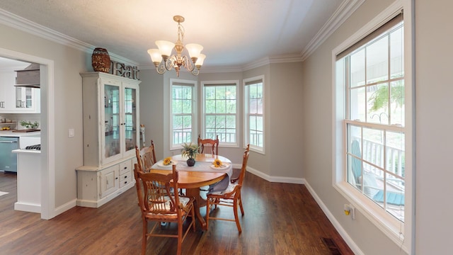dining area with crown molding, an inviting chandelier, dark wood-style flooring, and baseboards