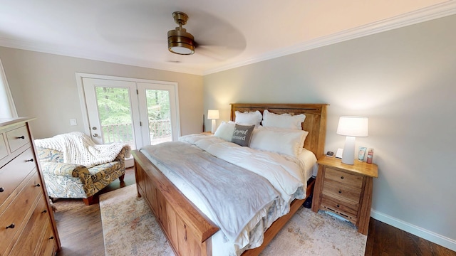 bedroom featuring light wood-style floors, access to exterior, ceiling fan, ornamental molding, and baseboards