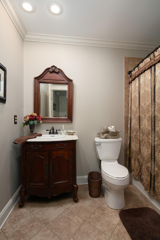 bathroom with curtained shower, baseboards, vanity, toilet, and ornamental molding