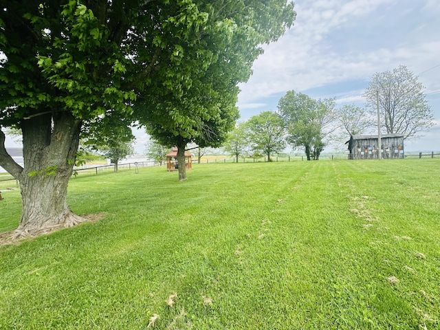 view of yard featuring fence