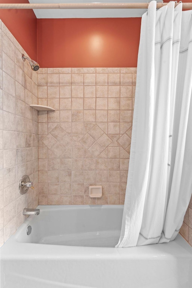 204 Helmsley Ln, Versailles, KY 40383 - full bath featuring shower / bath combination with curtain