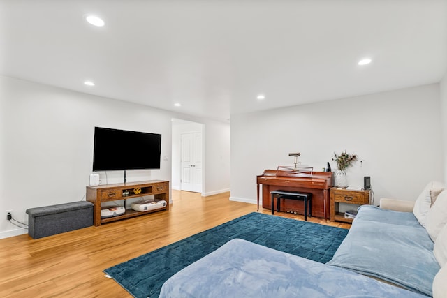 1144 Crenshaw Ln, Nicholasville, KY 40356 - living area featuring baseboards, recessed lighting, and wood finished floors