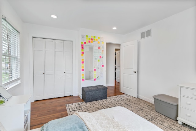 1144 Crenshaw Ln, Nicholasville, KY 40356 - bedroom with recessed lighting, visible vents, and wood finished floors