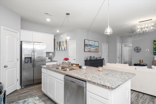kitchen with a sink, stainless steel appliances, wood finished floors, and visible vents