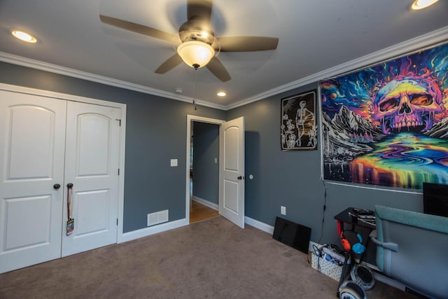 carpeted bedroom with crown molding, ceiling fan, recessed lighting, baseboards, and visible vents