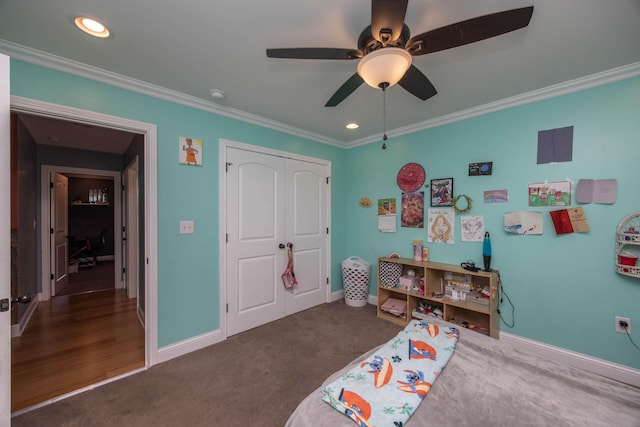 carpeted bedroom featuring crown molding, recessed lighting, baseboards, and ceiling fan