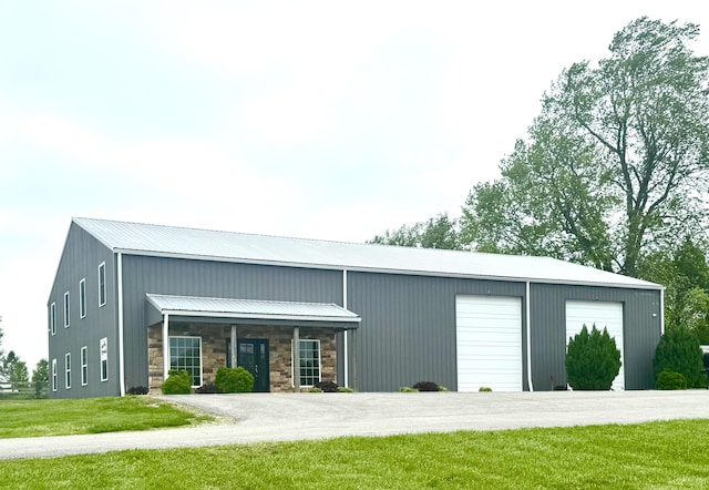 exterior space featuring an outbuilding
