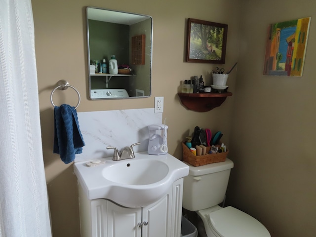 4362 Poor Ridge Pike, Lancaster, KY 40444 - bathroom with vanity, backsplash, and toilet