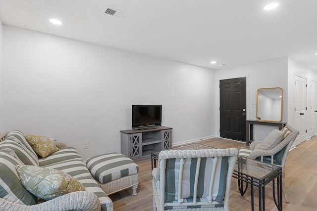 living area featuring recessed lighting, wood finished floors, and baseboards