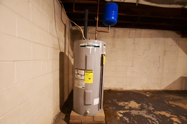 215 Stacy Lane Rd, Irvine, KY 40336 - utilities featuring water heater