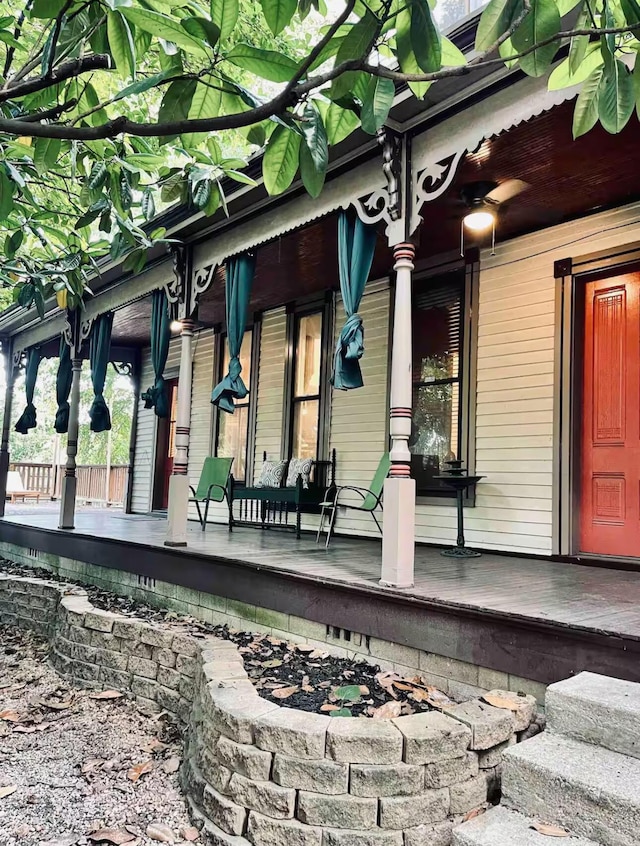 entrance to property featuring covered porch
