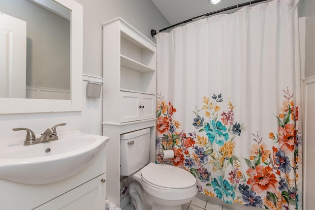 full bath with wainscoting, tile patterned flooring, vanity, toilet, and a shower with curtain
