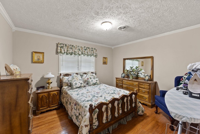 223 Lanetown Rd, Nancy, KY 42544 - bedroom with light wood-style floors, crown molding, and visible vents
