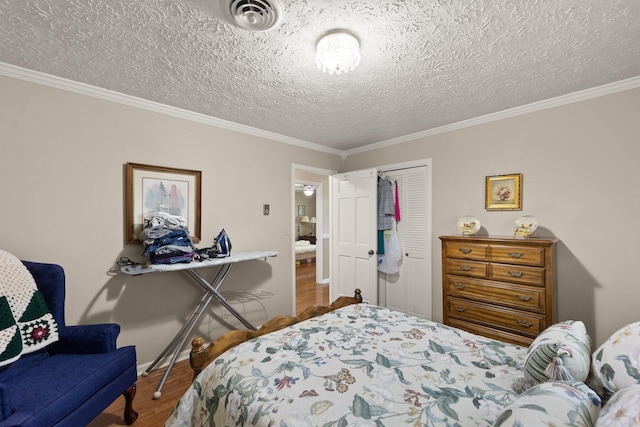 223 Lanetown Rd, Nancy, KY 42544 - bedroom with visible vents, ornamental molding, wood finished floors, and a closet