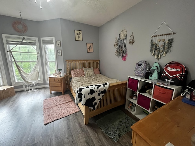 300 Woodlawn Dr, Carrolton, KY 41008 - bedroom featuring wood finished floors and baseboards