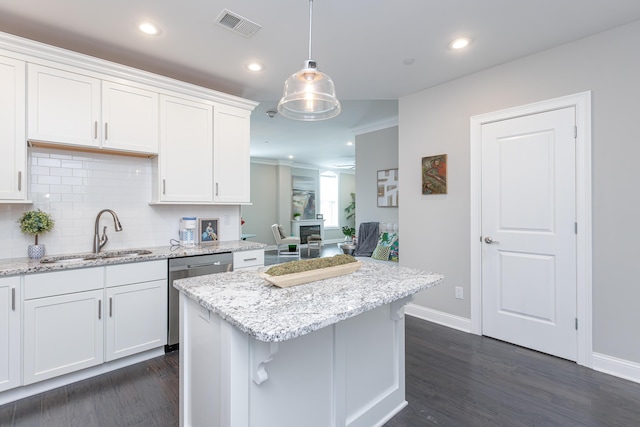 kitchen featuring visible vents, a sink, dark wood-type flooring, and dishwasher