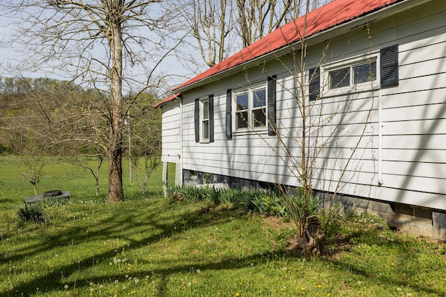 534 Lower Gilmore Rd, Campton, KY 41301 - view of side of home with a yard and metal roof