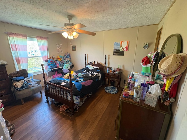 980 Persimmon Ridge Rd, Carlisle, KY 40311 - bedroom with ceiling fan, a textured ceiling, and wood finished floors