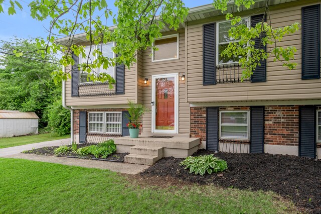 view of front of house with brick siding and a front lawn