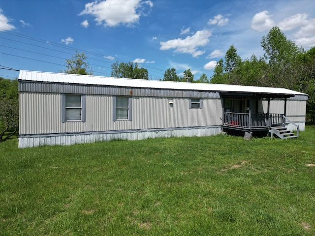 view of front facade featuring metal roof and a front yard
