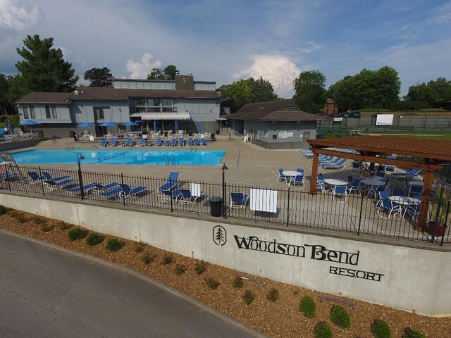 pool with fence