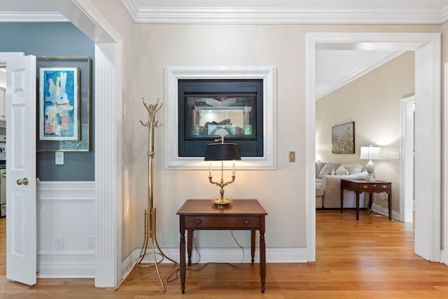 3283 Snaffle Rd, Lexington, KY 40513 - hall featuring wood finished floors, ornamental molding, and baseboards