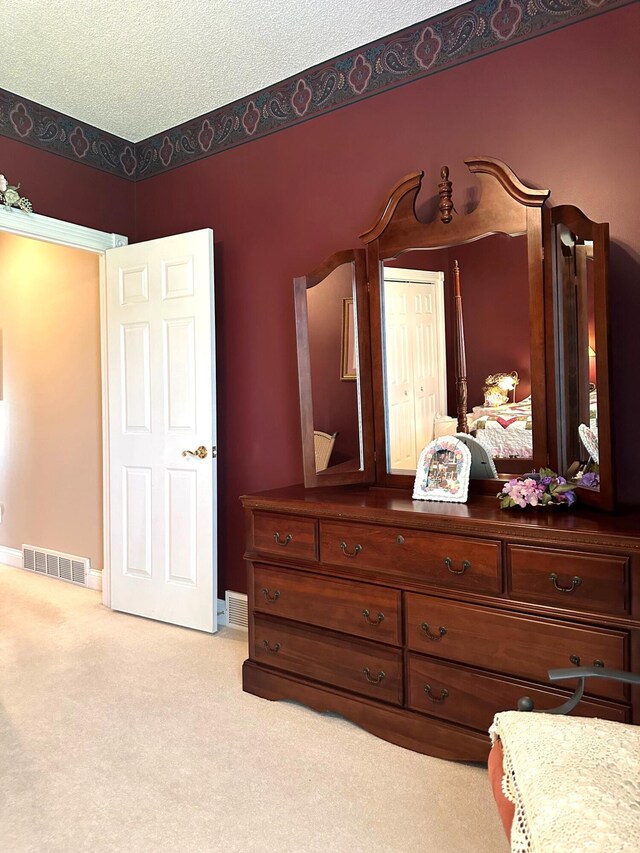 101 Wildwood Dr, Somerset, KY 42503 - bedroom featuring visible vents, a textured ceiling, baseboards, and light colored carpet