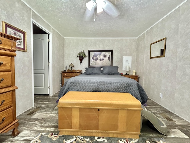bedroom with ceiling fan, dark wood-style floors, and a textured ceiling