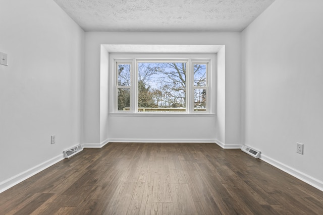 342 Prescott Rd, Paris, KY 40361 - spare room with dark wood-style floors, a textured ceiling, and visible vents