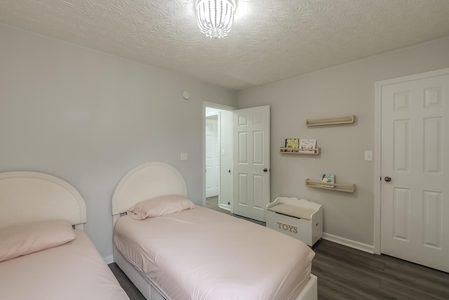 132 Mason Springs Dr, Nicholasville, KY 40356 - bedroom featuring dark wood-type flooring, baseboards, and a textured ceiling