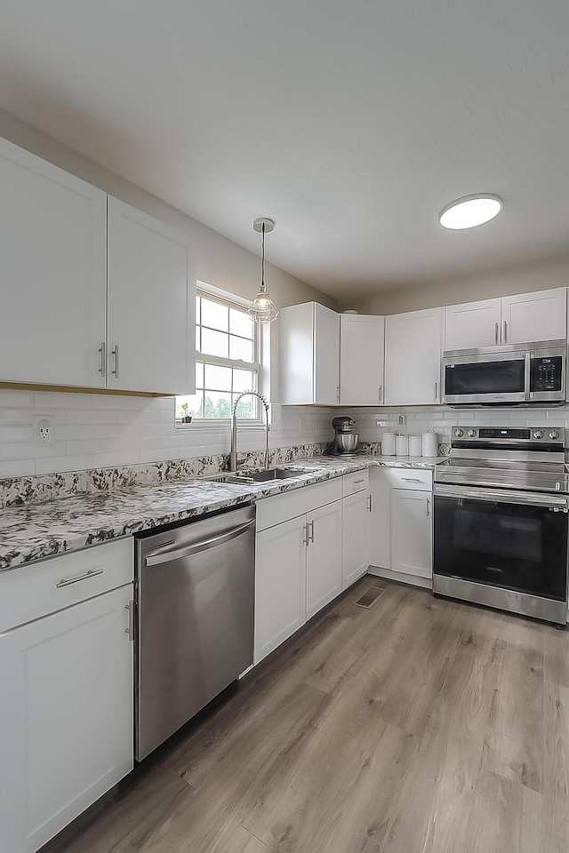 132 Mason Springs Dr, Nicholasville, KY 40356 - kitchen featuring appliances with stainless steel finishes, a sink, tasteful backsplash, and white cabinetry