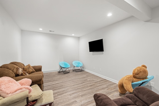 living area featuring recessed lighting, baseboards, visible vents, and wood finished floors