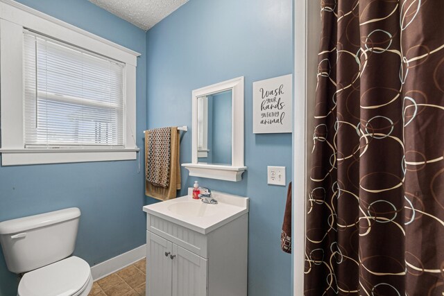 123 Baughman Ave, Danville, KY 40422 - full bath with a textured ceiling, vanity, baseboards, toilet, and a shower with shower curtain