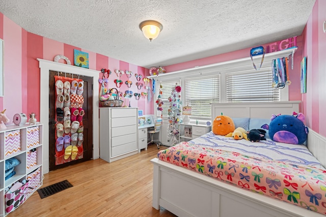 123 Baughman Ave, Danville, KY 40422 - bedroom with a textured ceiling, visible vents, and wood finished floors
