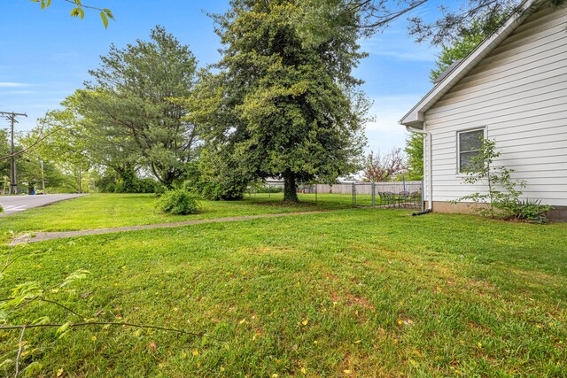 123 Baughman Ave, Danville, KY 40422 - view of yard featuring fence