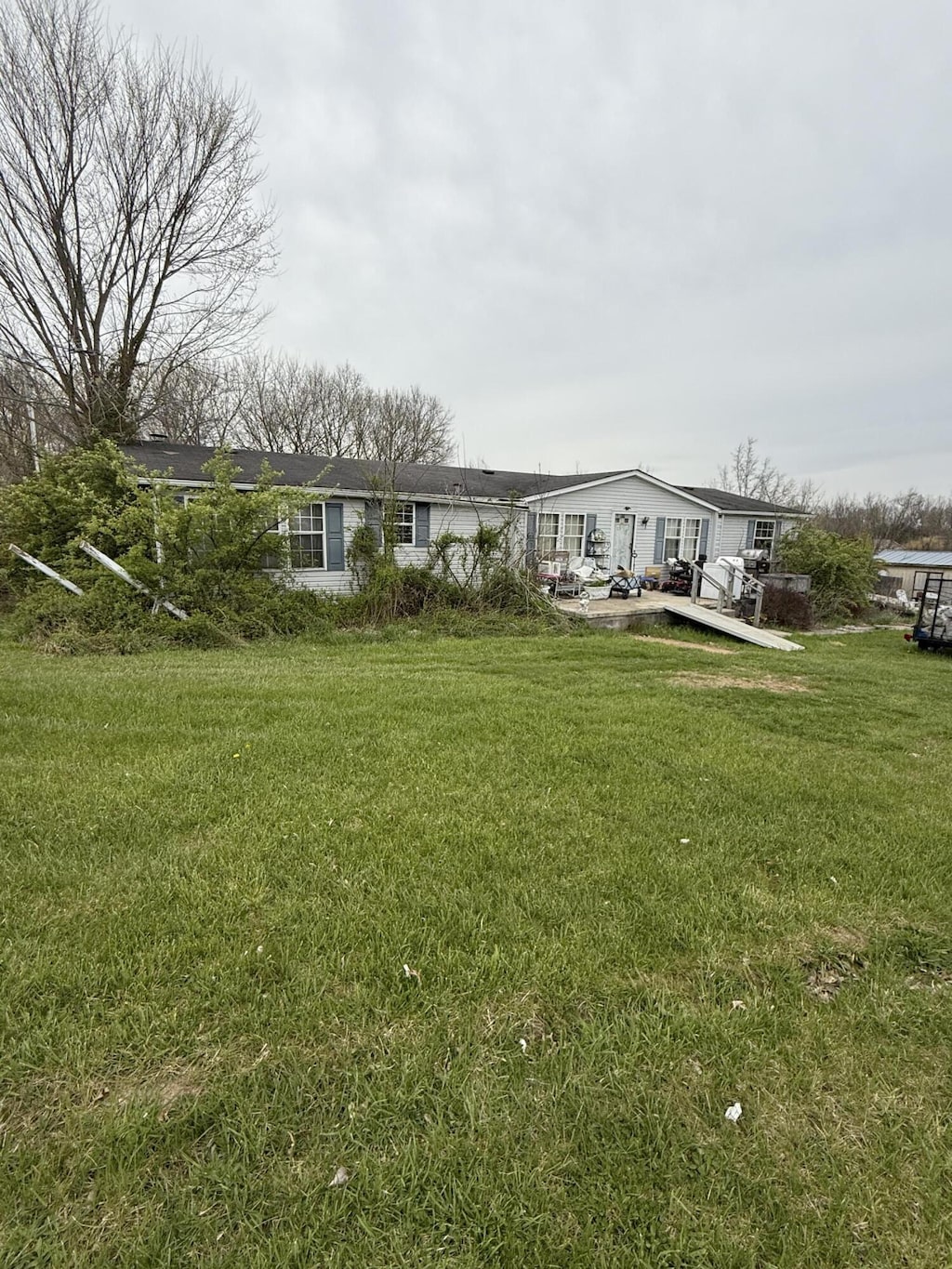 exterior space featuring a front lawn