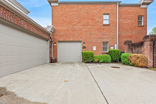 963 Star Shoot Pkwy, Lexington, KY 40509 - garage featuring driveway