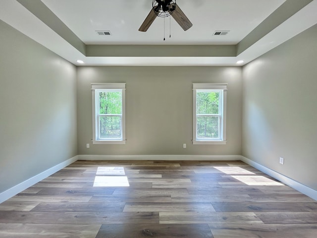 108 Patriot Dr, Science Hill, KY 42553 - empty room featuring plenty of natural light, wood finished floors, ceiling fan, baseboards, and recessed lighting