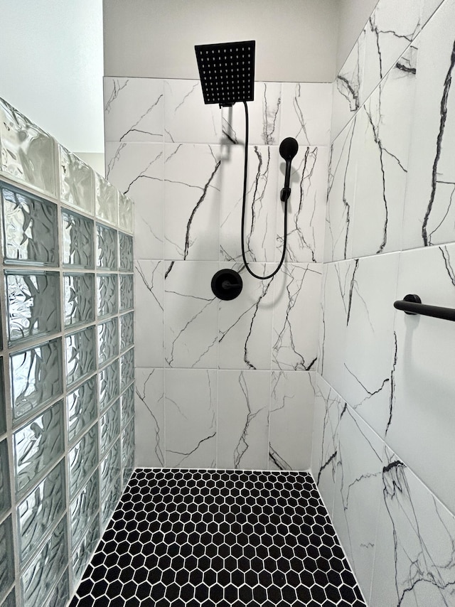 108 Patriot Dr, Science Hill, KY 42553 - full bath with a tile shower